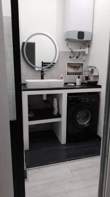 T2 Appartement Lumineux A La Joliette Marseille Eksteriør billede
