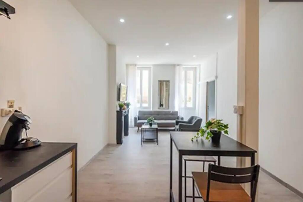 T2 Appartement Lumineux A La Joliette Marseille Eksteriør billede