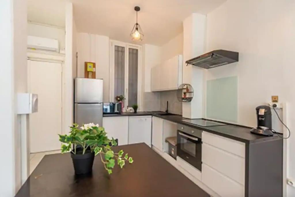 T2 Appartement Lumineux A La Joliette Marseille Eksteriør billede